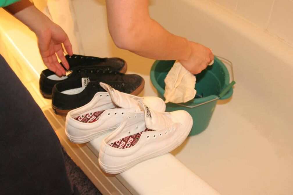 Shoe disinfection for foot fungus