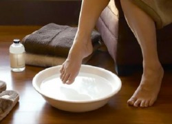 how to treat fungus of the feet
